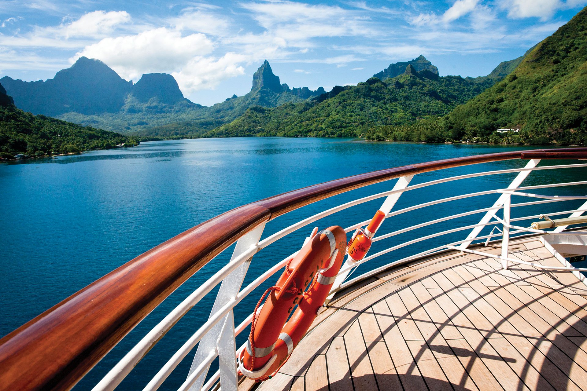 Crystal Cruises - Crystal Serenity - Promenade Deck.jpg